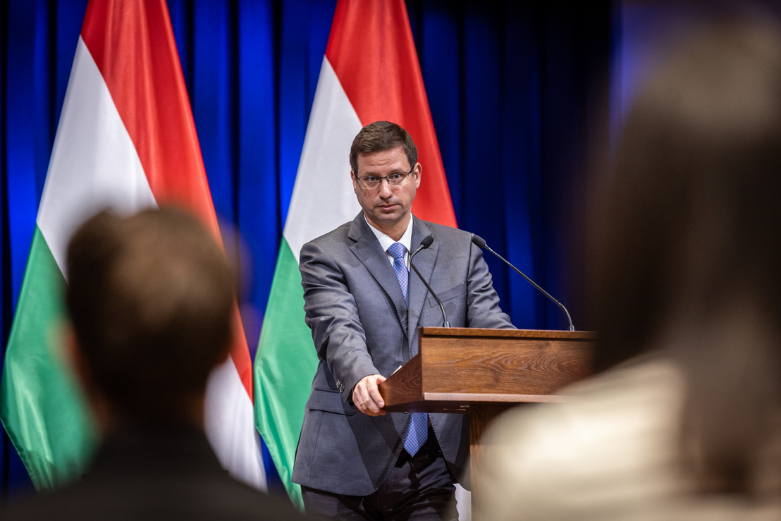 Orbán Viktor üzent a szakmunkás tanulóknak: A magyar jövő a fiatalok és az idősek közös ügye